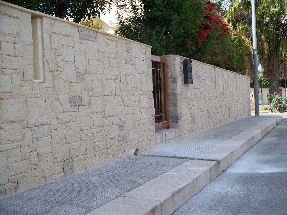 100_1340-min.jpg